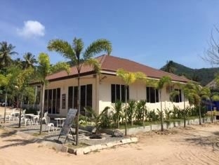 The Best Hostel0