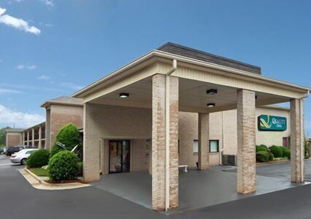 Quality Inn1