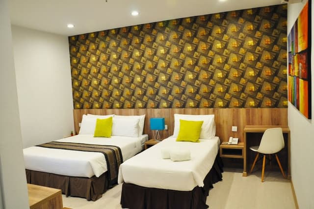 Deluxe Twin Room, No Windows