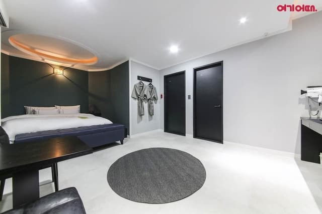 Deluxe Room (Check-in at 7pm on Sat&Sun)