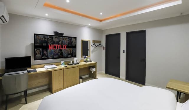 Standard Room (Check-in at 7pm on Sat&Sun)