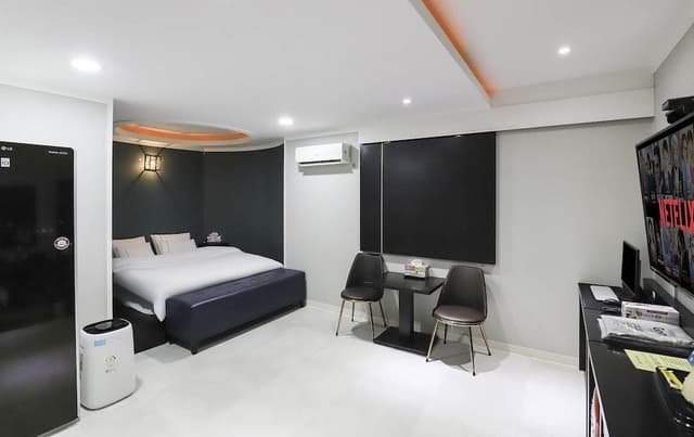 Deluxe Room (Check-in at 7pm on Sat&Sun)