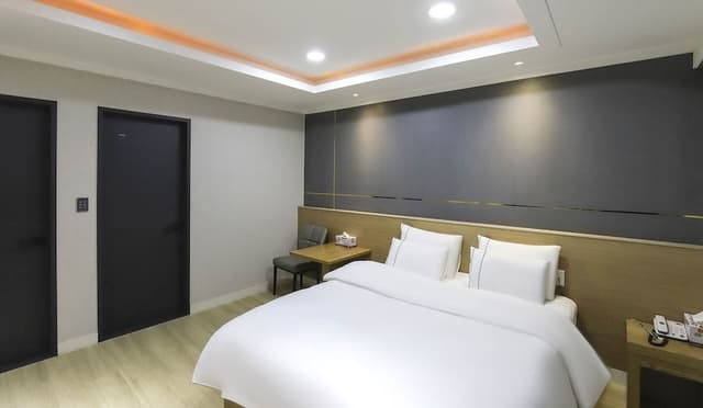 Standard Room (Check-in at 7pm on Sat&Sun)