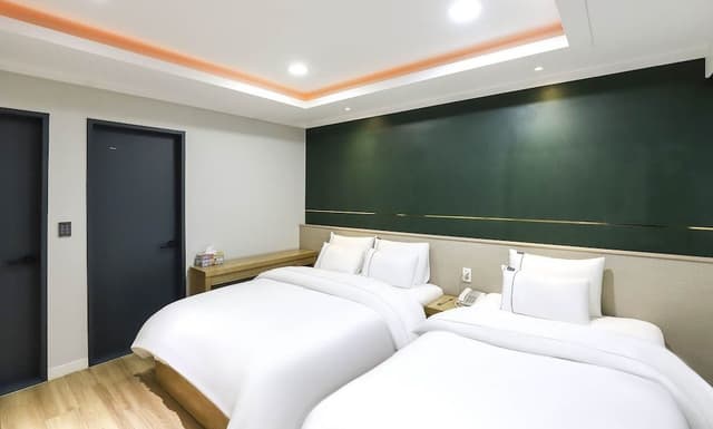 Standard Twin Room (Check-in at 7pm on Sat&Sun)