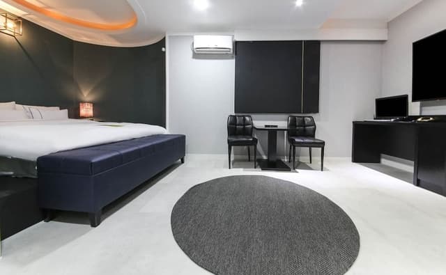 Deluxe Room (Check-in at 7pm on Sat&Sun)