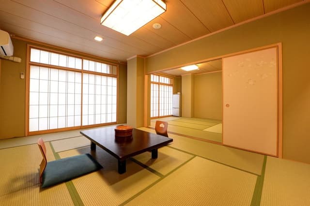Traditional Room, Non Smoking (Please check in by 6 pm for Dinner)