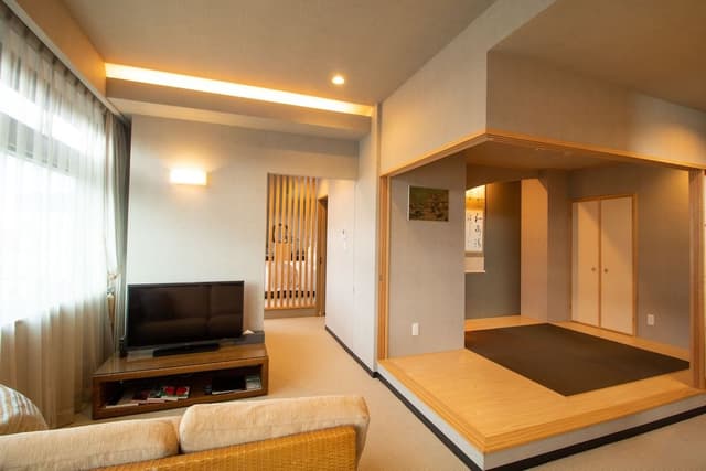 Family Suite, 3 Bedrooms, Jetted Tub, City View