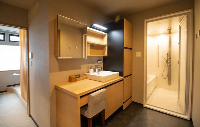 Family Suite, 3 Bedrooms, Jetted Tub, City View