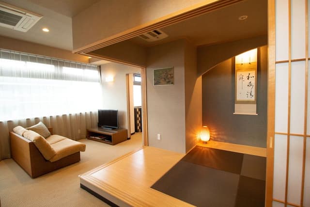 Family Suite, 3 Bedrooms, Jetted Tub, City View
