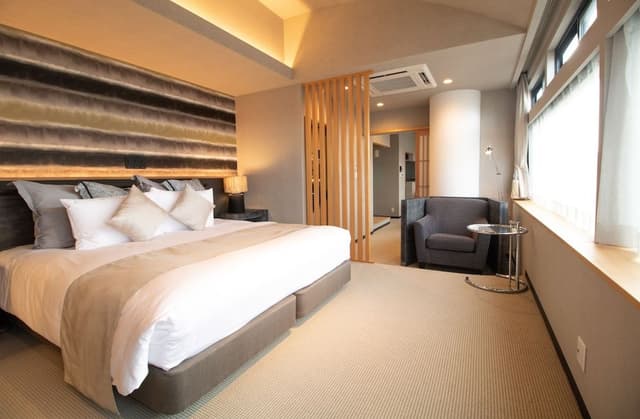 Family Suite, 3 Bedrooms, Jetted Tub, City View
