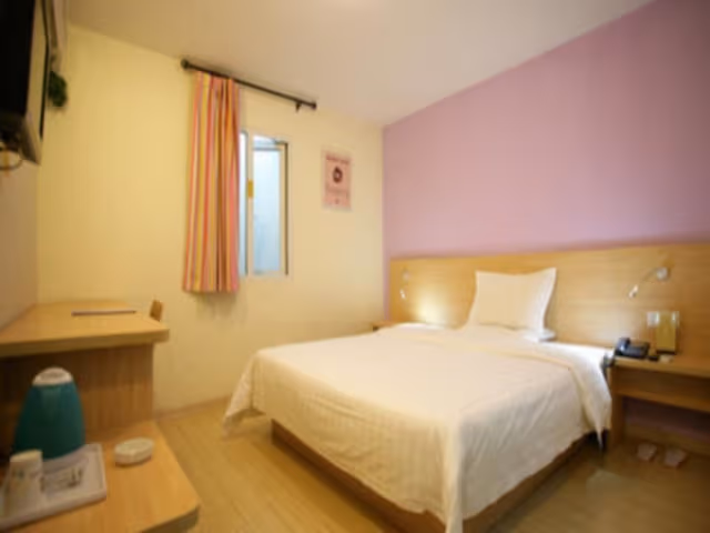Business Queen Room