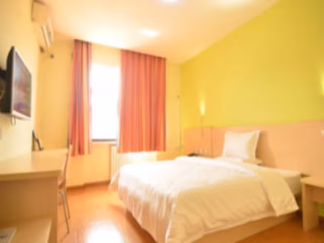 Business Queen Room