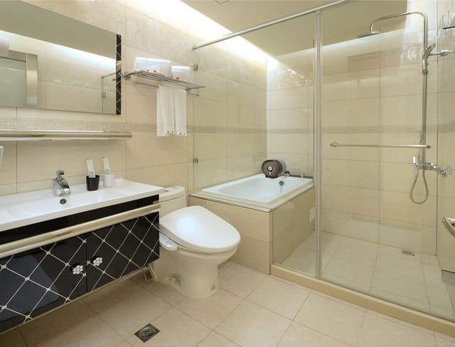 Deluxe Double Room, Bathtub