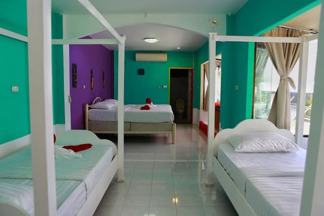 Family Room, Multiple Beds