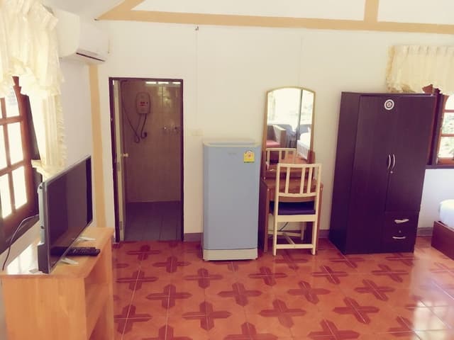 Basic Bungalow, Multiple Beds
