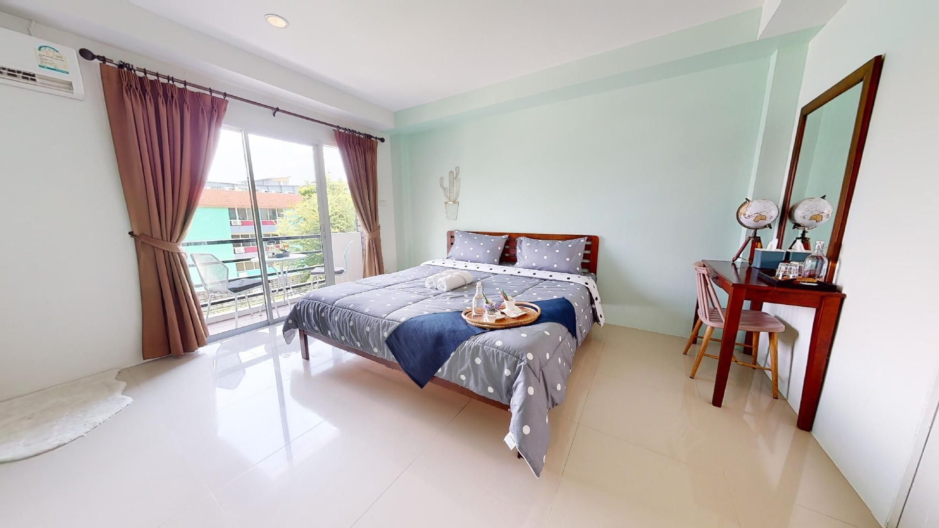 โรงแรมรุ่งโรจน์พาณิชย์ (Rungroj Panich Hotel)3