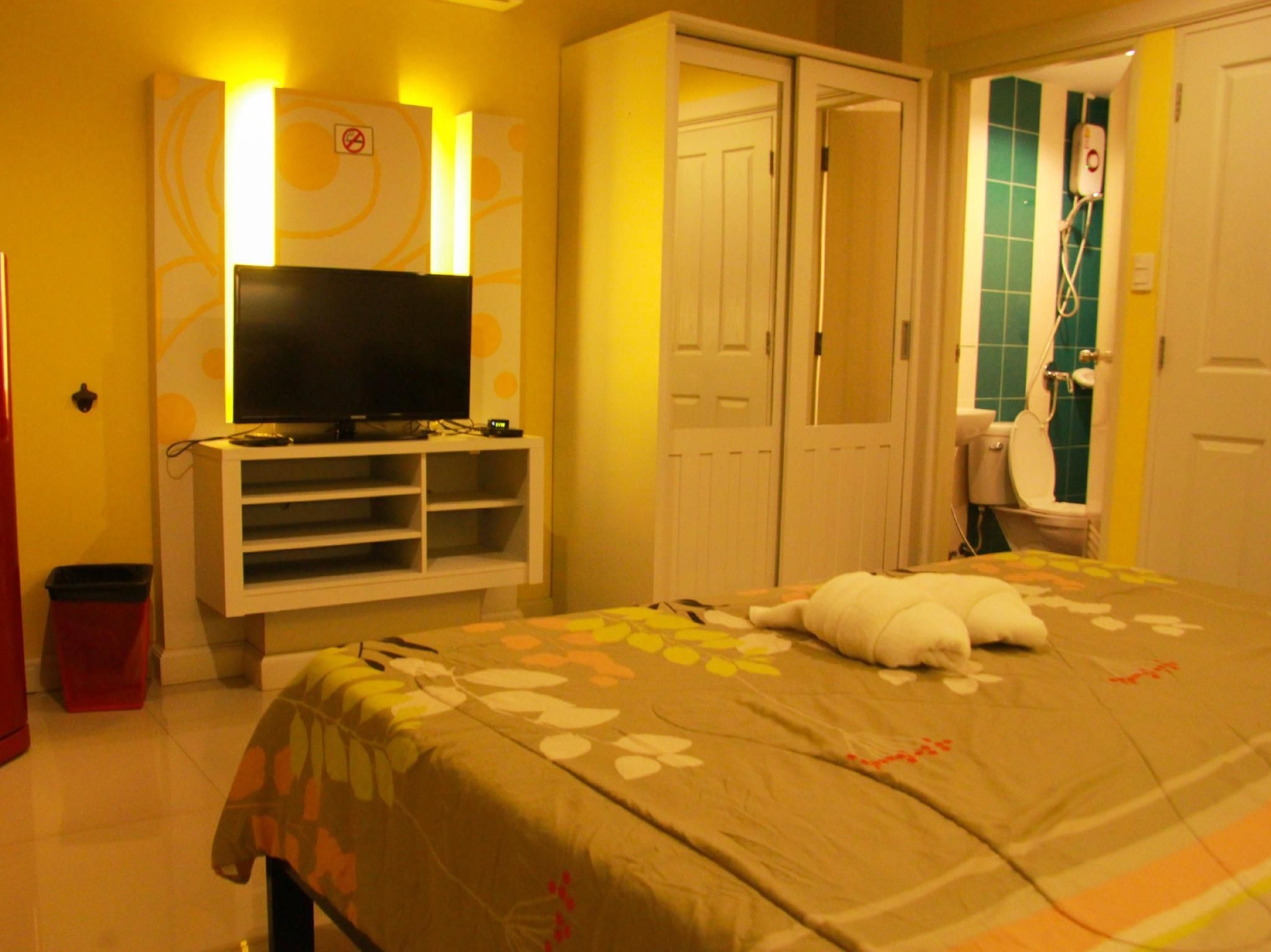 โรงแรมรุ่งโรจน์พาณิชย์ (Rungroj Panich Hotel)2