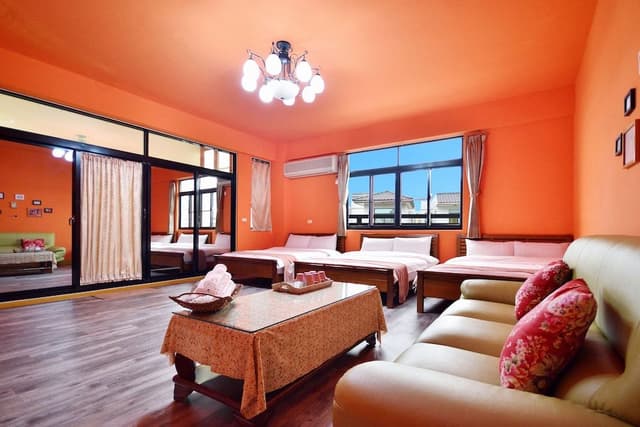 Family Room (6-Person)