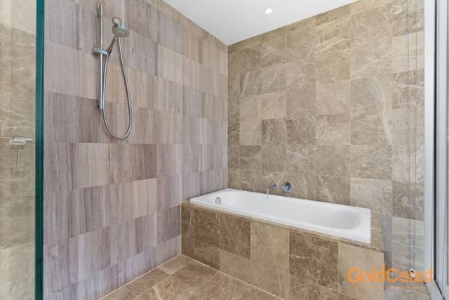 Sub Penthouse 4-Bed 4 Bath Ocean Views
