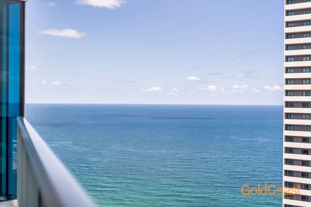 2-Bed Sub Penthouse Apartment Ocean View