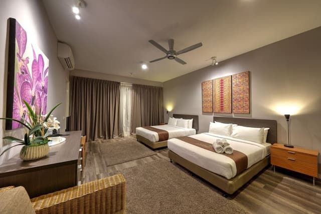 Deluxe King Suite