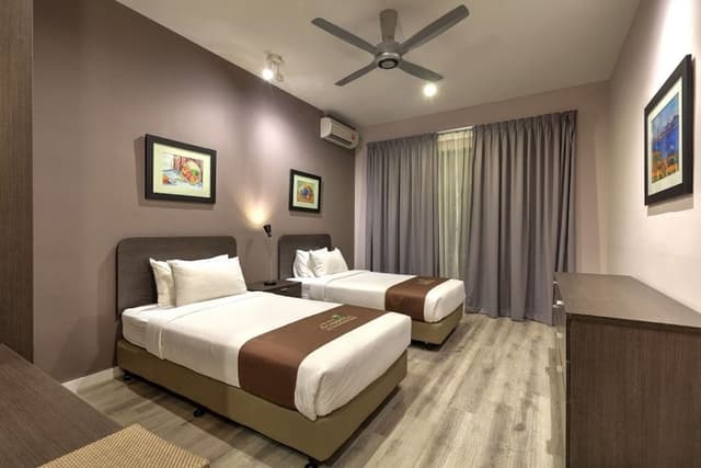 Standard Twin Suite