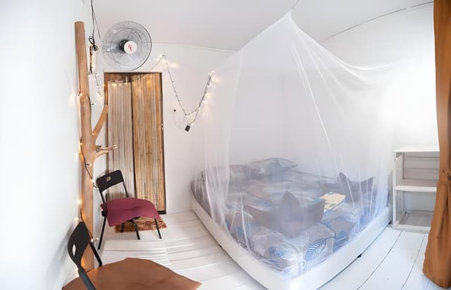 Basic Room, 1 King Bed