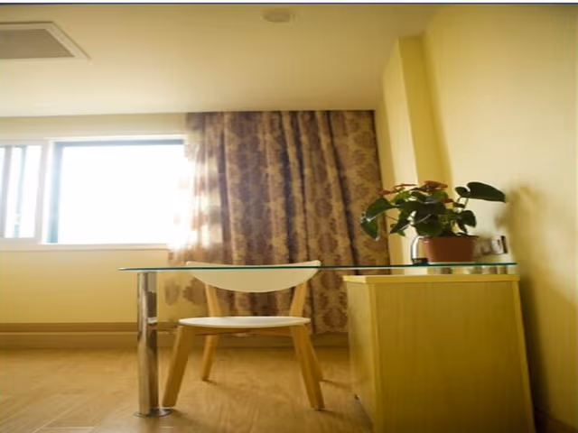 Hotel Queen Room
