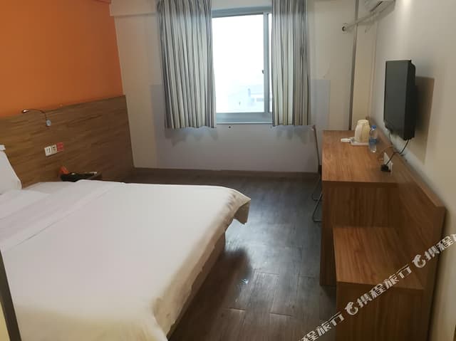 Business Queen Room