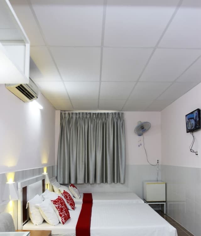 City Triple Room