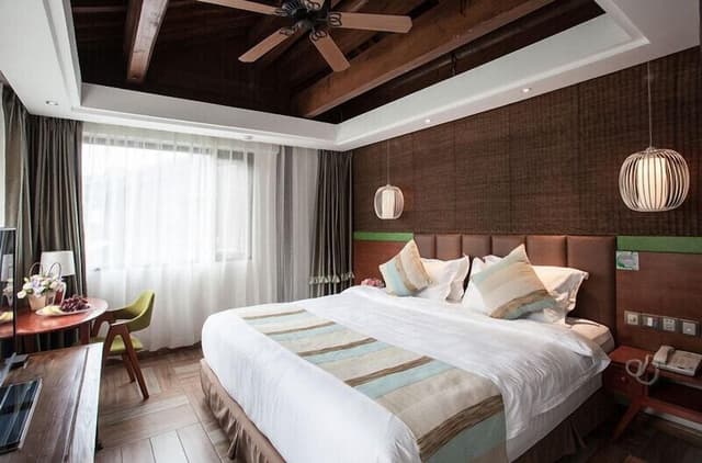 Suite, Mountain View (west lake cottage)