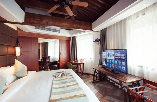 Suite, Mountain View (west lake cottage)