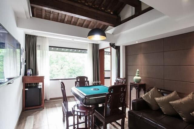 Suite, Mountain View (west lake cottage)