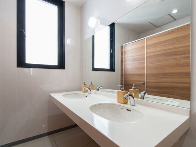Cabin Capsule Room - Male Only