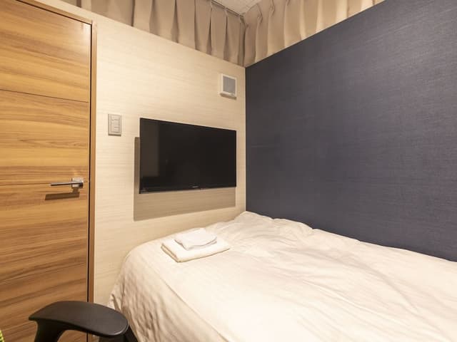 Cabin Capsule Room - Female Only