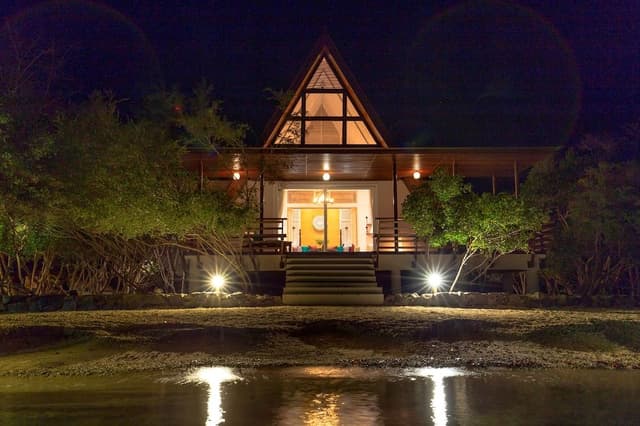 Ocean Front Mangrove Villa ( free watersport and trekking)