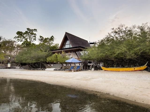 Ocean Front Mangrove Villa ( free watersport and trekking)