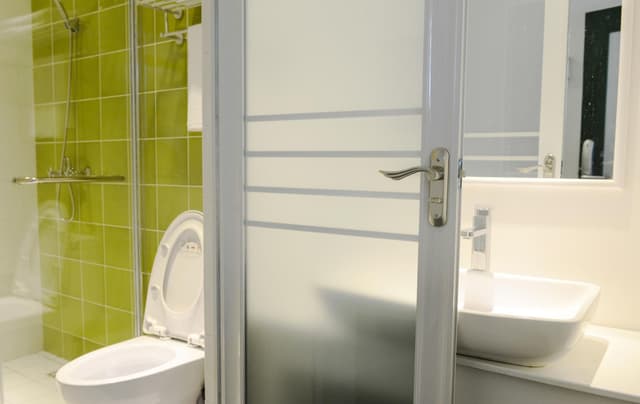 1 Person in 4-Bed Dormitory with Shared Bathroom - Male Only