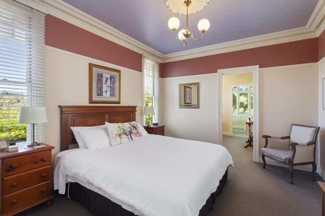 Banks Queen Room with Spa Bath