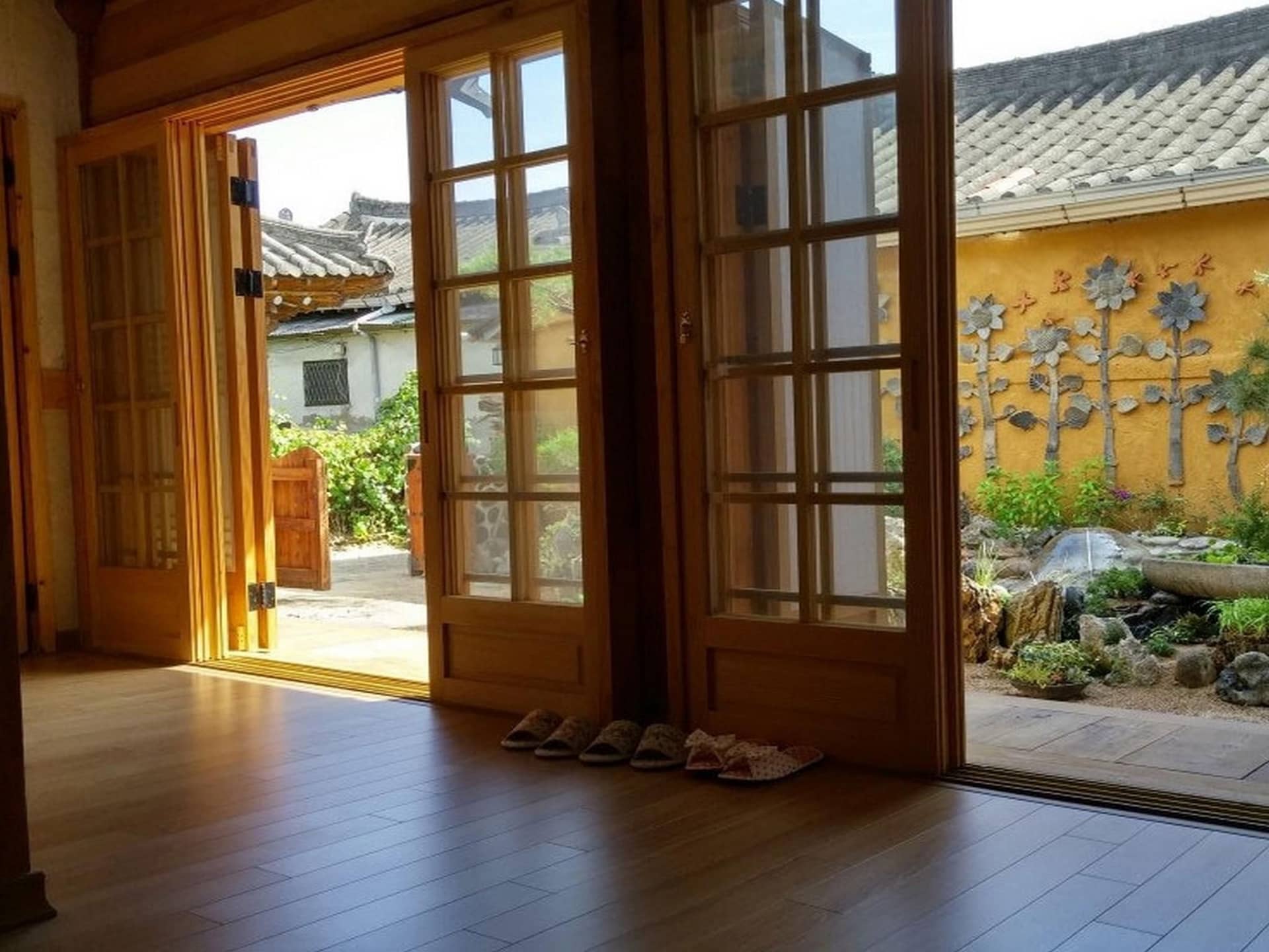 Happiness Full Hanok Guesthouse Jeonju Happiness Full Hanok Guesthouse Jeonju