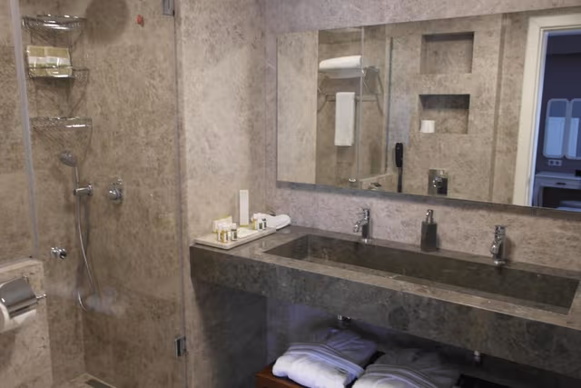 Penthouse Suite with Sauna & Hot Tub