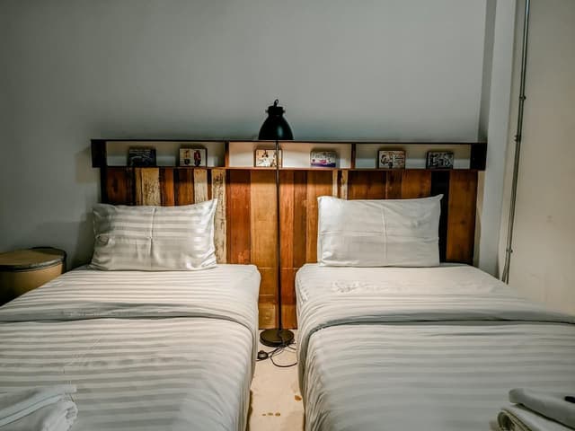 Standard Twin Beds Room