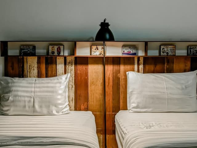 Standard Twin Beds Room