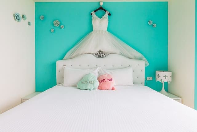 Superior Double Room, Bathtub