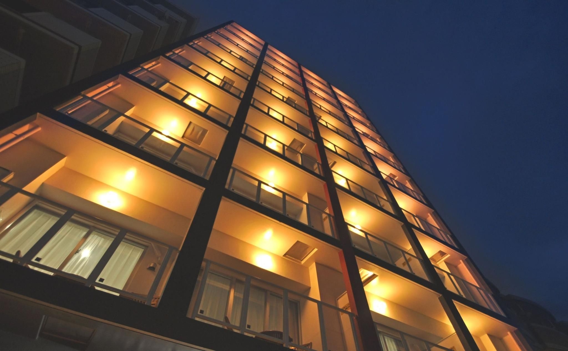 บีชฟรอนต์ ทาวเวอร์ มิฮะมะ บาย ดีเอสเอช (Beachfront Tower Mihama byDSH)1