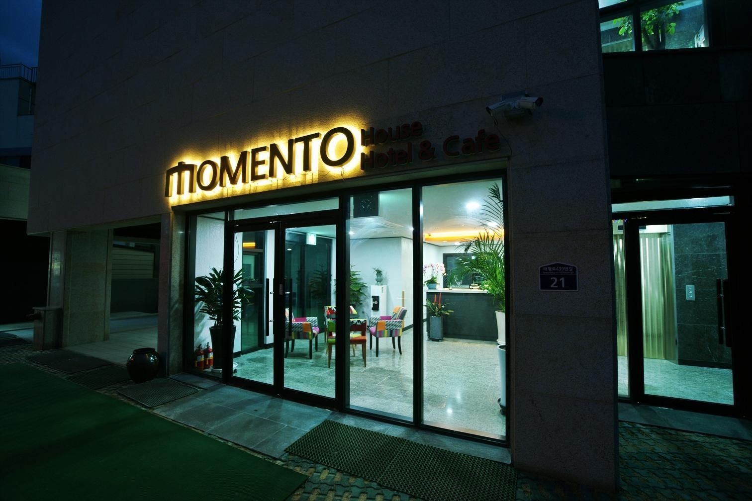 โรงแรมโมเมนโต (Momento Hotel)0