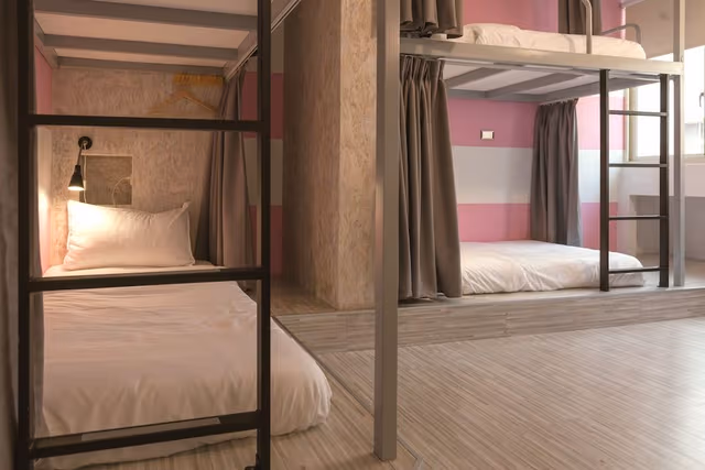Comfort Shared Dormitory, Women only
