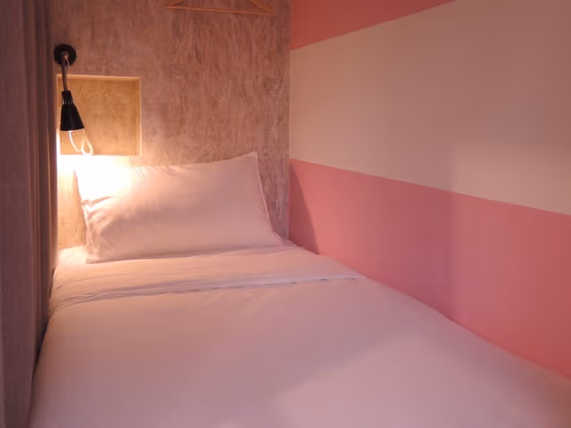 Comfort Shared Dormitory, Women only