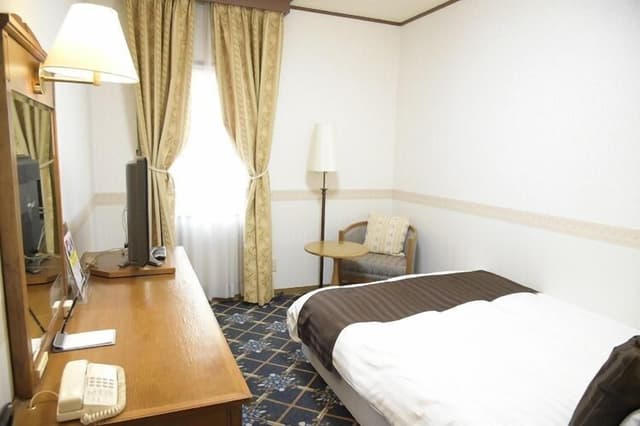 Semi Double Room - Non-Smoking