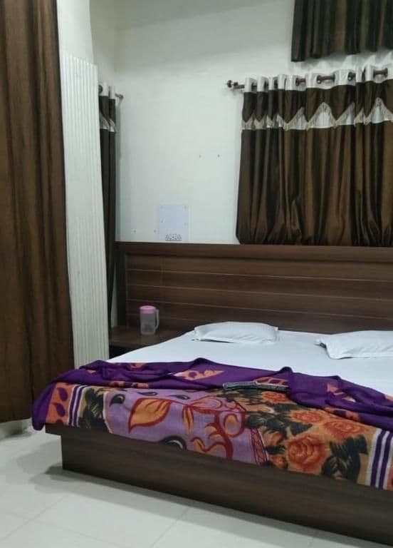 Single Room with Shared Bathroom
